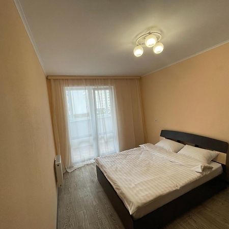 Apartment Voskresenska 18 , Парковые Озера Kiev Esterno foto
