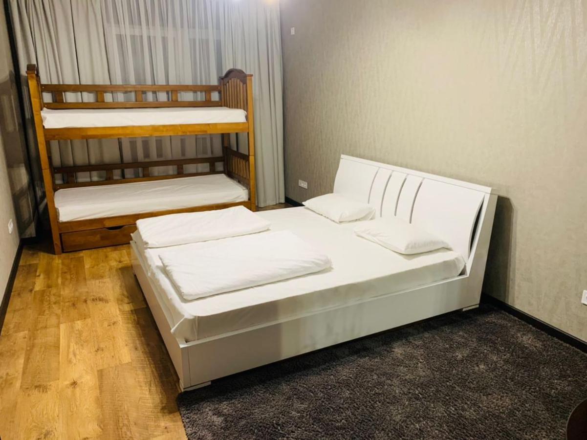 Apartment Voskresenska 18 , Парковые Озера Kiev Esterno foto