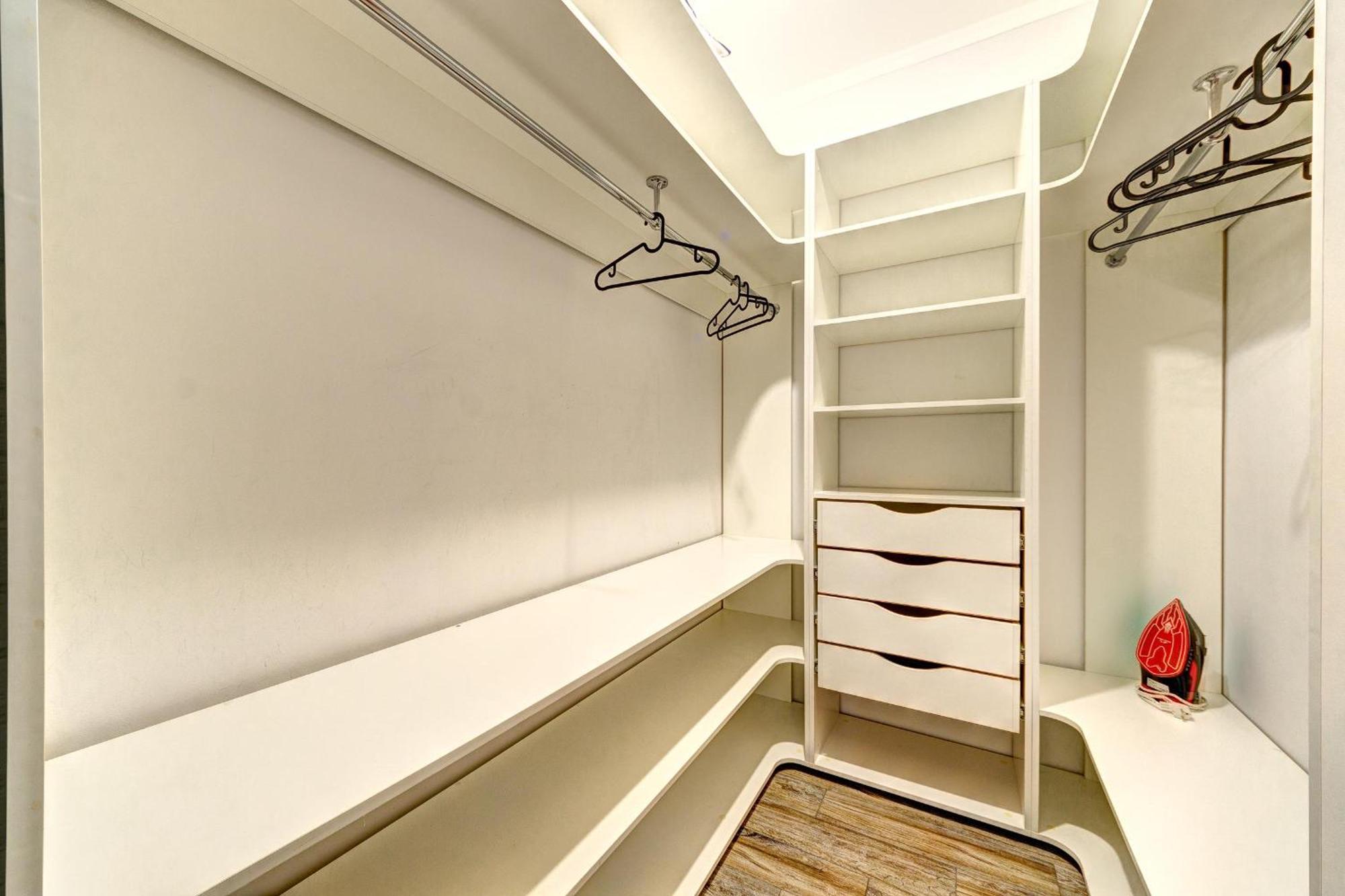 Apartment Voskresenska 18 , Парковые Озера Kiev Camera foto