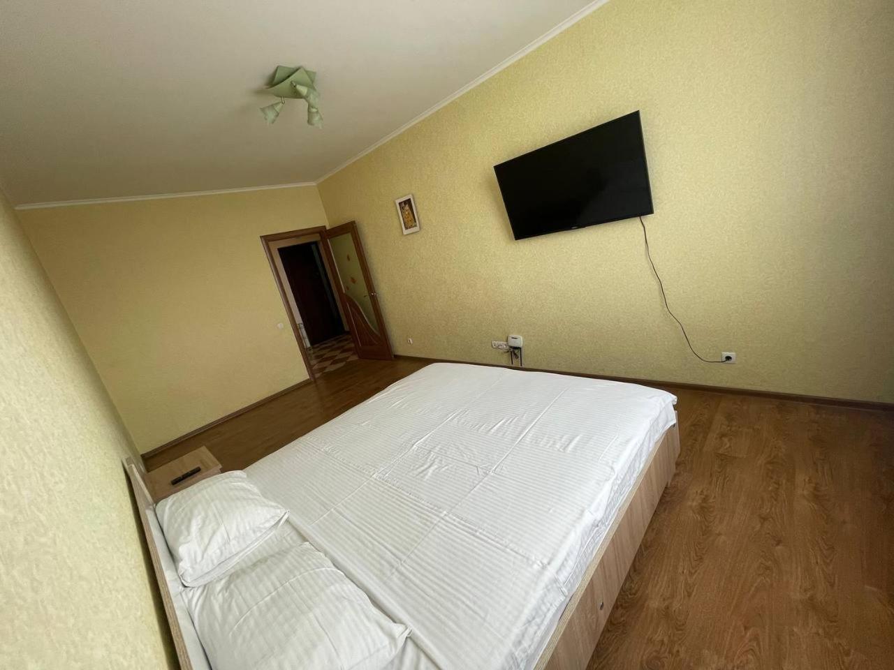 Apartment Voskresenska 18 , Парковые Озера Kiev Esterno foto