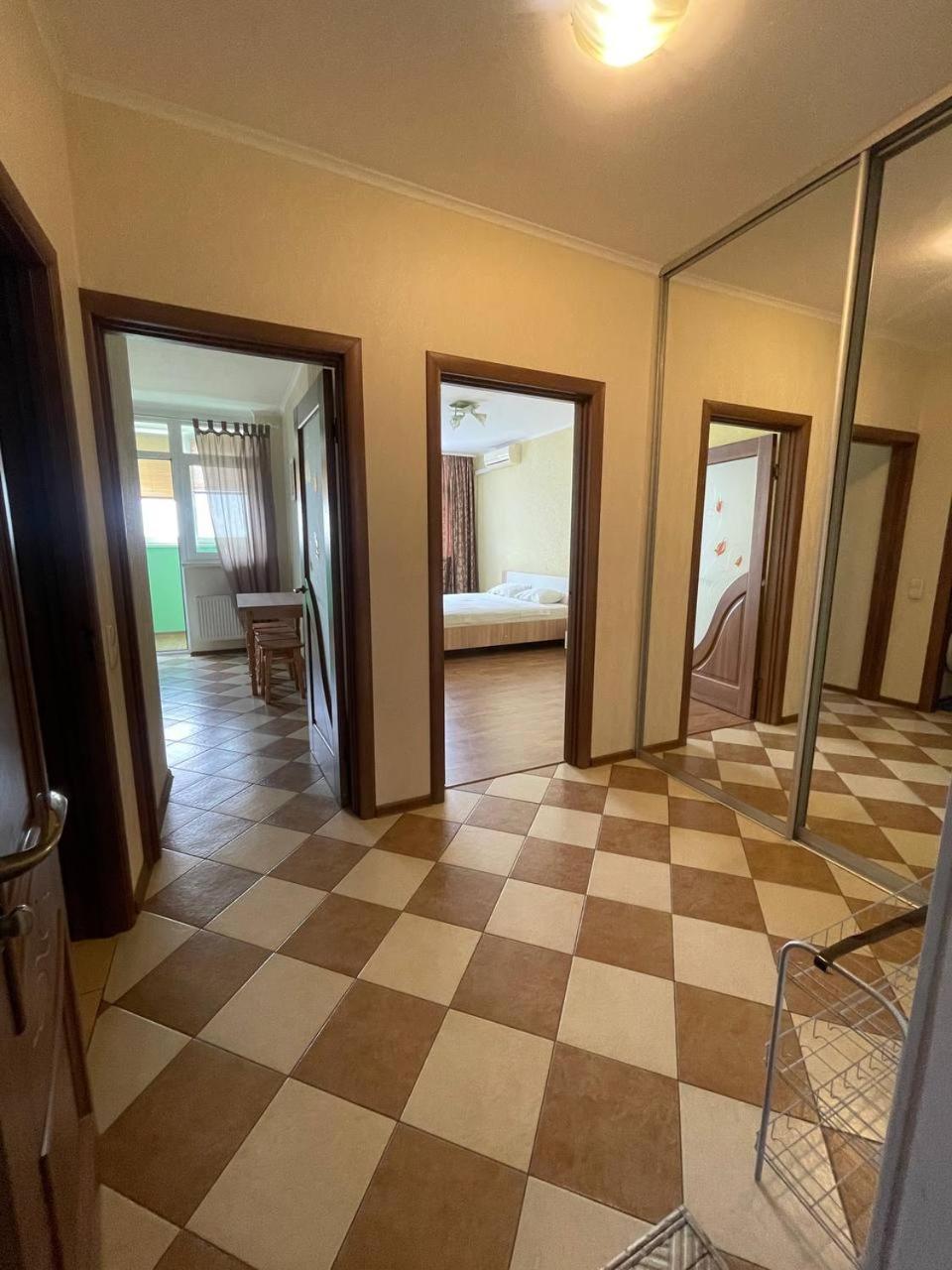 Apartment Voskresenska 18 , Парковые Озера Kiev Esterno foto